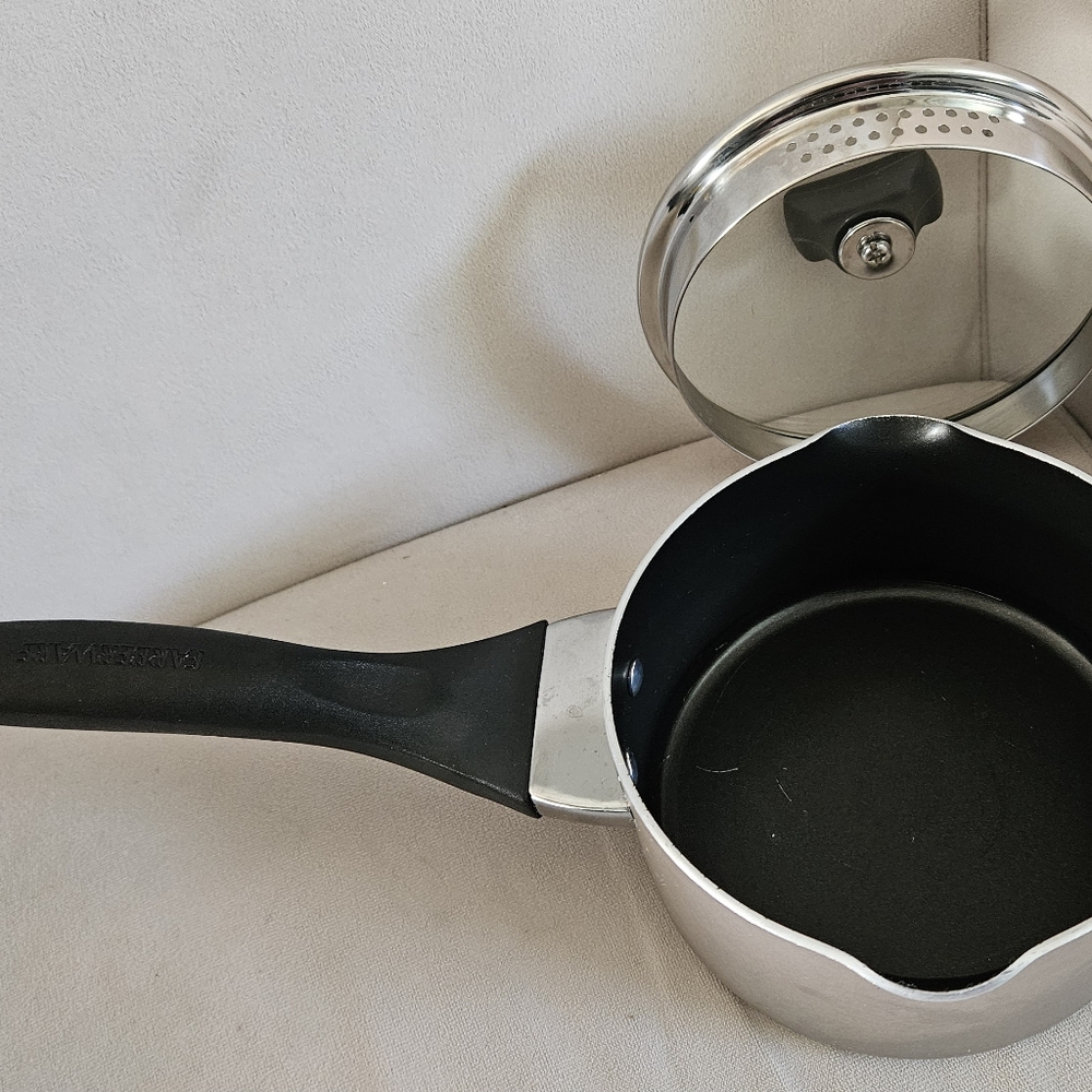 Farberware 3qt Non-Stick Saucepan With Straining Lid.